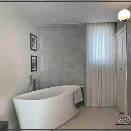 Creekville Penthouse Swieqi 아파트 *