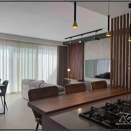 Creekville Penthouse Swieqi Apartmán