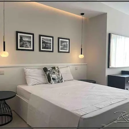 Creekville Penthouse Swieqi 아파트